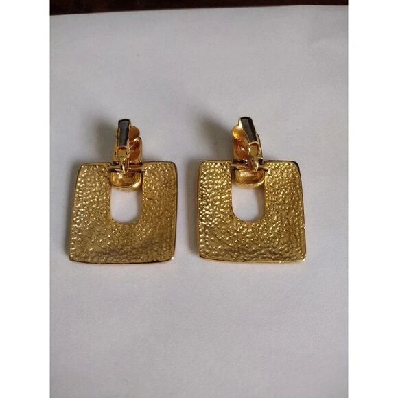 Vintage Aurum Clad Red and Cream Enamel Clip Earrings - Picture 2 of 2